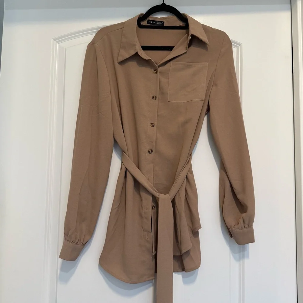 White and Tan Women's Tops Set of 3 (mediums) - Picture 2 of 6
